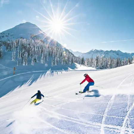 Deluxe Art Gallery *