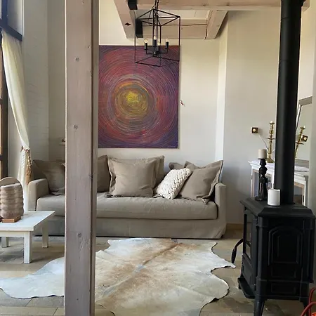 Deluxe Art Gallery *