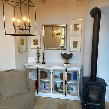 Deluxe Art Gallery